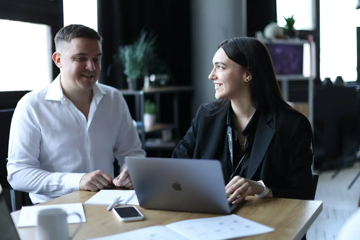 Advisers in discussion